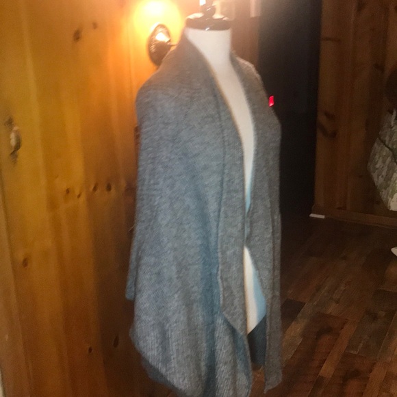 Sweater cape with Dolman 3/4 length sleeves.. - Picture 4 of 8